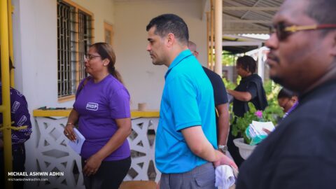 https://michaelashwinadhin.com/wp-content/uploads/2025/02/Huis-aan-Huis-Welgelegen-09.02.2025-Michael-Ashwin-Adhin-NDP-Suriname-3.jpg