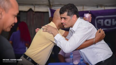 https://michaelashwinadhin.com/wp-content/uploads/2025/02/NDP-Ondro-Oso-Vergadering-Mottonshoop-Kwatta-22.01.2025-Michael-Ashwin-Adhin-35-.jpg