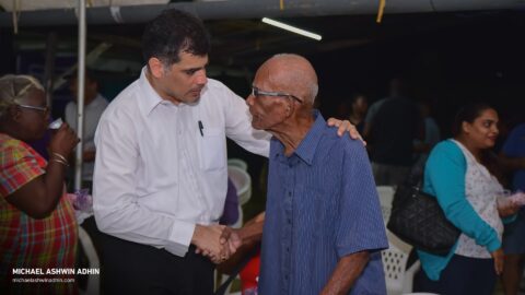 https://michaelashwinadhin.com/wp-content/uploads/2025/02/NDP-Ondro-Oso-Vergadering-Mottonshoop-Kwatta-22.01.2025-Michael-Ashwin-Adhin-51-.jpg