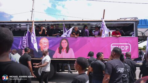 https://michaelashwinadhin.com/wp-content/uploads/2025/02/NDP-Suriname-Inschrijving-bij-CHS-22.02.2025-Michael-Ashwin-Adhin-a33.jpg