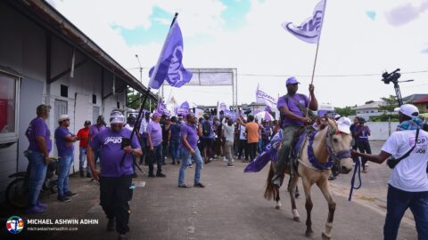 https://michaelashwinadhin.com/wp-content/uploads/2025/02/NDP-Suriname-Inschrijving-bij-CHS-22.02.2025-Michael-Ashwin-Adhin-a40.jpg