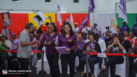 https://michaelashwinadhin.com/wp-content/uploads/2025/02/NDP-Suriname-Inschrijving-bij-CHS-22.02.2025-Michael-Ashwin-Adhin-a49.jpg