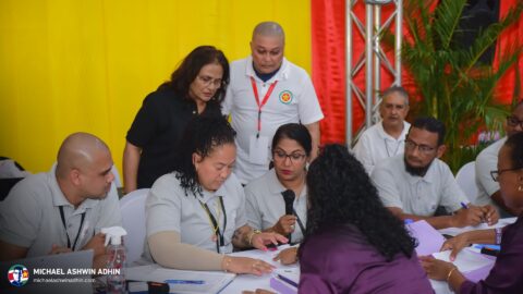 https://michaelashwinadhin.com/wp-content/uploads/2025/02/NDP-Suriname-Inschrijving-bij-CHS-22.02.2025-Michael-Ashwin-Adhin-a51.jpg