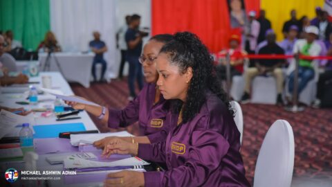 https://michaelashwinadhin.com/wp-content/uploads/2025/02/NDP-Suriname-Inschrijving-bij-CHS-22.02.2025-Michael-Ashwin-Adhin-a53.jpg