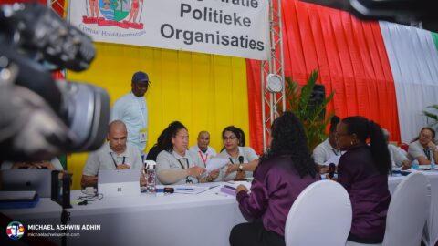 https://michaelashwinadhin.com/wp-content/uploads/2025/02/NDP-Suriname-Inschrijving-bij-CHS-22.02.2025-Michael-Ashwin-Adhin-a56.jpg