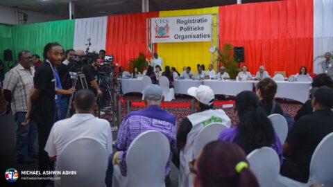 https://michaelashwinadhin.com/wp-content/uploads/2025/02/NDP-Suriname-Inschrijving-bij-CHS-22.02.2025-Michael-Ashwin-Adhin-a58.jpg