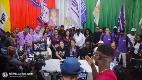 https://michaelashwinadhin.com/wp-content/uploads/2025/02/NDP-Suriname-Inschrijving-bij-CHS-22.02.2025-Michael-Ashwin-Adhin-a62.jpg