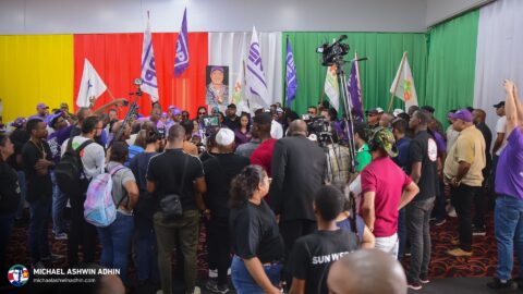 https://michaelashwinadhin.com/wp-content/uploads/2025/02/NDP-Suriname-Inschrijving-bij-CHS-22.02.2025-Michael-Ashwin-Adhin-a64.jpg