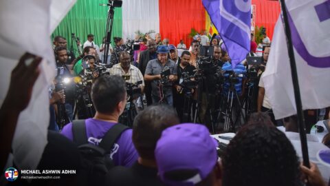 https://michaelashwinadhin.com/wp-content/uploads/2025/02/NDP-Suriname-Inschrijving-bij-CHS-22.02.2025-Michael-Ashwin-Adhin-a68.jpg