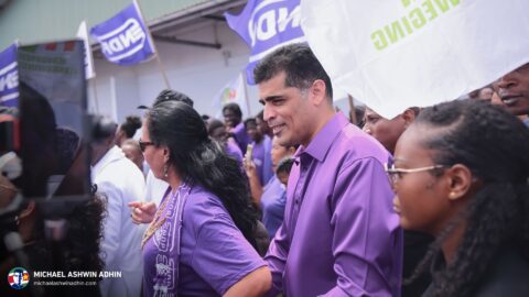 https://michaelashwinadhin.com/wp-content/uploads/2025/02/NDP-Suriname-Inschrijving-bij-CHS-22.02.2025-Michael-Ashwin-Adhin-a77.jpg