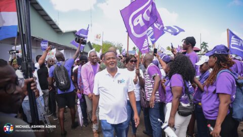 https://michaelashwinadhin.com/wp-content/uploads/2025/02/NDP-Suriname-Inschrijving-bij-CHS-22.02.2025-Michael-Ashwin-Adhin-a78.jpg