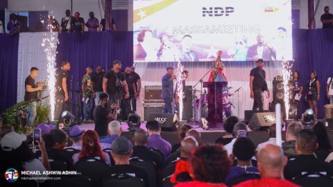 https://michaelashwinadhin.com/wp-content/uploads/2025/02/NDP-Suriname-Massameeting-22.02.2025-Michael-Ashwin-Adhin-64.jpg