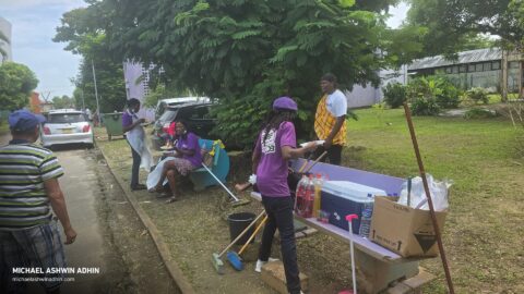 https://michaelashwinadhin.com/wp-content/uploads/2025/02/Schoonmaakactiviteit-Huize-Ashiana-Donatie-voedingsmiddelen-07.02.2025-Michael-Ashwin-Adhin-NDP-Suriname-1.jpg