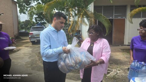 https://michaelashwinadhin.com/wp-content/uploads/2025/02/Schoonmaakactiviteit-Huize-Ashiana-Donatie-voedingsmiddelen-07.02.2025-Michael-Ashwin-Adhin-NDP-Suriname-14.jpg