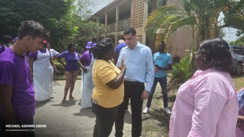 https://michaelashwinadhin.com/wp-content/uploads/2025/02/Schoonmaakactiviteit-Huize-Ashiana-Donatie-voedingsmiddelen-07.02.2025-Michael-Ashwin-Adhin-NDP-Suriname-16.jpg