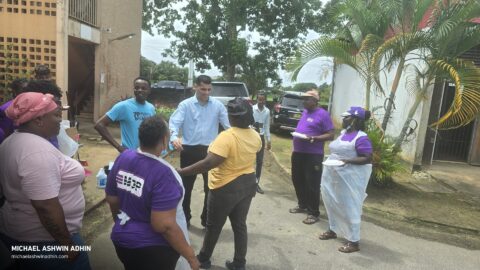 https://michaelashwinadhin.com/wp-content/uploads/2025/02/Schoonmaakactiviteit-Huize-Ashiana-Donatie-voedingsmiddelen-07.02.2025-Michael-Ashwin-Adhin-NDP-Suriname-6.jpg