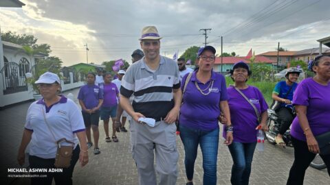 https://michaelashwinadhin.com/wp-content/uploads/2025/02/Veldwerk-Lelydorp-09.02.2025-Michael-Ashwin-Adhin-NDP-Suriname-10.jpg
