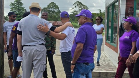 https://michaelashwinadhin.com/wp-content/uploads/2025/02/Veldwerk-Lelydorp-09.02.2025-Michael-Ashwin-Adhin-NDP-Suriname-10v.jpg