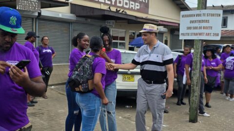 https://michaelashwinadhin.com/wp-content/uploads/2025/02/Veldwerk-Lelydorp-09.02.2025-Michael-Ashwin-Adhin-NDP-Suriname-1v.jpg