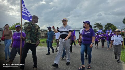 https://michaelashwinadhin.com/wp-content/uploads/2025/02/Veldwerk-Lelydorp-09.02.2025-Michael-Ashwin-Adhin-NDP-Suriname-5.jpg