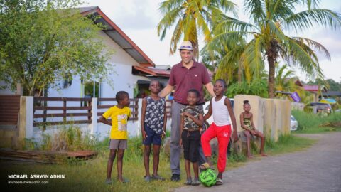 https://michaelashwinadhin.com/wp-content/uploads/2025/02/Veldwerk-Lelydorp-10.02.2025-Michael-Ashwin-Adhin-NDP-Suriname-44.jpg