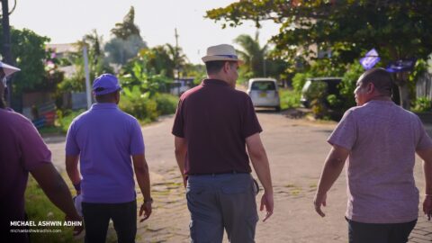 https://michaelashwinadhin.com/wp-content/uploads/2025/02/Veldwerk-Lelydorp-10.02.2025-Michael-Ashwin-Adhin-NDP-Suriname-5.jpg