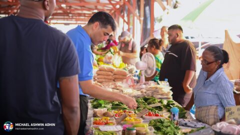 https://michaelashwinadhin.com/wp-content/uploads/2025/03/Bezoek-3de-Rijweg-Kwatta-Markt-30-03-2025-Mchael-Ashwin-Adhin-NDP-Suriname-z_10.jpg