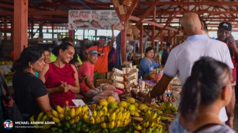https://michaelashwinadhin.com/wp-content/uploads/2025/03/Bezoek-3de-Rijweg-Kwatta-Markt-30-03-2025-Mchael-Ashwin-Adhin-NDP-Suriname-z_11.jpg