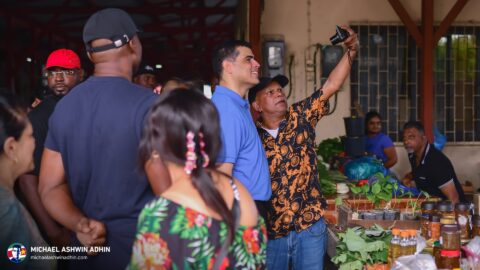https://michaelashwinadhin.com/wp-content/uploads/2025/03/Bezoek-3de-Rijweg-Kwatta-Markt-30-03-2025-Mchael-Ashwin-Adhin-NDP-Suriname-z_14.jpg