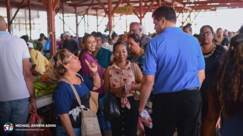 https://michaelashwinadhin.com/wp-content/uploads/2025/03/Bezoek-3de-Rijweg-Kwatta-Markt-30-03-2025-Mchael-Ashwin-Adhin-NDP-Suriname-z_17.jpg