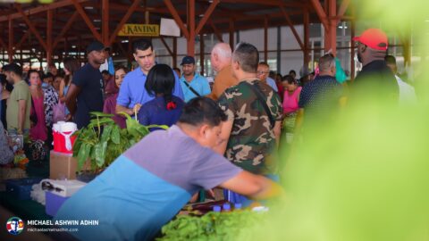 https://michaelashwinadhin.com/wp-content/uploads/2025/03/Bezoek-3de-Rijweg-Kwatta-Markt-30-03-2025-Mchael-Ashwin-Adhin-NDP-Suriname-z_19.jpg