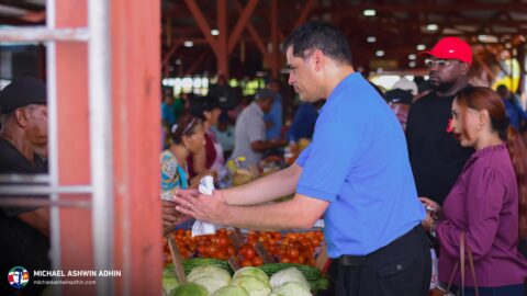 https://michaelashwinadhin.com/wp-content/uploads/2025/03/Bezoek-3de-Rijweg-Kwatta-Markt-30-03-2025-Mchael-Ashwin-Adhin-NDP-Suriname-z_2.jpg