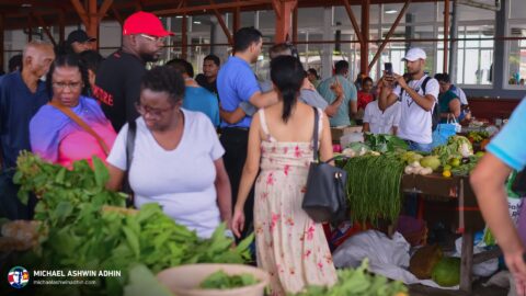 https://michaelashwinadhin.com/wp-content/uploads/2025/03/Bezoek-3de-Rijweg-Kwatta-Markt-30-03-2025-Mchael-Ashwin-Adhin-NDP-Suriname-z_22.jpg