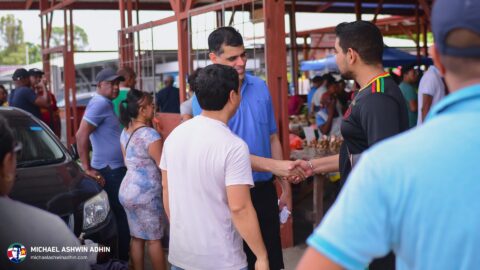 https://michaelashwinadhin.com/wp-content/uploads/2025/03/Bezoek-3de-Rijweg-Kwatta-Markt-30-03-2025-Mchael-Ashwin-Adhin-NDP-Suriname-z_23.jpg