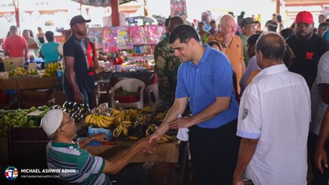 https://michaelashwinadhin.com/wp-content/uploads/2025/03/Bezoek-3de-Rijweg-Kwatta-Markt-30-03-2025-Mchael-Ashwin-Adhin-NDP-Suriname-z_25.jpg