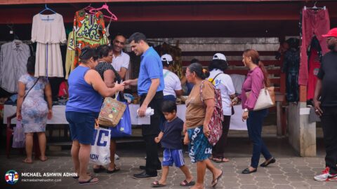 https://michaelashwinadhin.com/wp-content/uploads/2025/03/Bezoek-3de-Rijweg-Kwatta-Markt-30-03-2025-Mchael-Ashwin-Adhin-NDP-Suriname-z_35.jpg