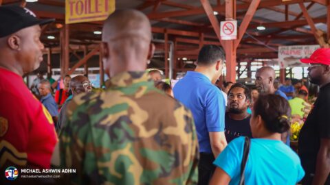 https://michaelashwinadhin.com/wp-content/uploads/2025/03/Bezoek-3de-Rijweg-Kwatta-Markt-30-03-2025-Mchael-Ashwin-Adhin-NDP-Suriname-z_9.jpg