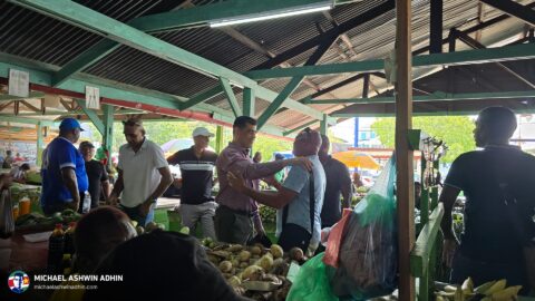 https://michaelashwinadhin.com/wp-content/uploads/2025/03/Bezoek-Markt-Nickerie-01-03-2025-Michael-Ashwin-Adhin-18.jpg