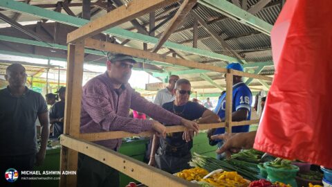 https://michaelashwinadhin.com/wp-content/uploads/2025/03/Bezoek-Markt-Nickerie-01-03-2025-Michael-Ashwin-Adhin-20.jpg