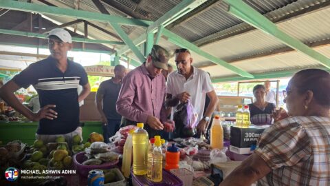 https://michaelashwinadhin.com/wp-content/uploads/2025/03/Bezoek-Markt-Nickerie-01-03-2025-Michael-Ashwin-Adhin-23.jpg