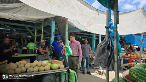 https://michaelashwinadhin.com/wp-content/uploads/2025/03/Bezoek-Markt-Nickerie-01-03-2025-Michael-Ashwin-Adhin-25.jpg