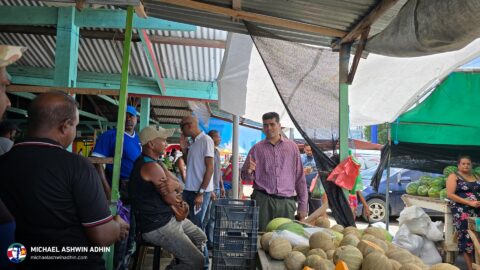 https://michaelashwinadhin.com/wp-content/uploads/2025/03/Bezoek-Markt-Nickerie-01-03-2025-Michael-Ashwin-Adhin-26.jpg
