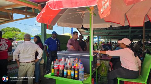 https://michaelashwinadhin.com/wp-content/uploads/2025/03/Bezoek-Markt-Nickerie-01-03-2025-Michael-Ashwin-Adhin-28.jpg