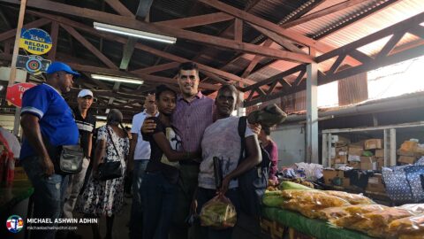 https://michaelashwinadhin.com/wp-content/uploads/2025/03/Bezoek-Markt-Nickerie-01-03-2025-Michael-Ashwin-Adhin-3.jpg