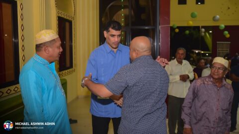 https://michaelashwinadhin.com/wp-content/uploads/2025/03/Bezoek-Moskee-Commewijne-27-02-2025-Michael-Ashwin-Adhin-NDP-Suriname-30.jpg