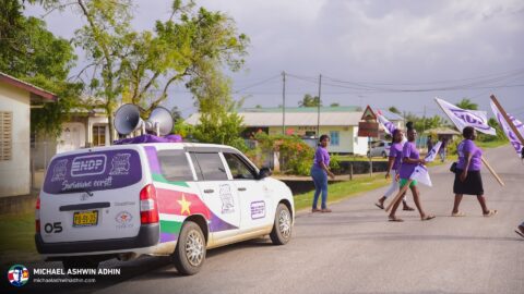 https://michaelashwinadhin.com/wp-content/uploads/2025/03/Huis-aan-huis-campagne-Esperanceweg-21-03-2025-Michael-Ashwin-Adhin-10.jpg