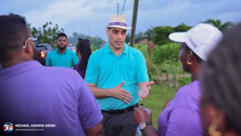 https://michaelashwinadhin.com/wp-content/uploads/2025/03/Huis-aan-huis-campagne-Esperanceweg-21-03-2025-Michael-Ashwin-Adhin-36.jpg