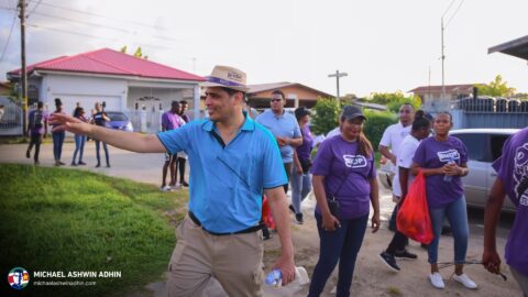 https://michaelashwinadhin.com/wp-content/uploads/2025/03/MAA-Huis-aan-Huis-Welgelegen-23-03-2025-Michael-Ashwin-Adhin-NDP-Suriname-118.jpg