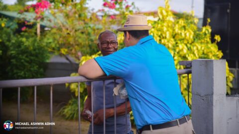 https://michaelashwinadhin.com/wp-content/uploads/2025/03/MAA-Huis-aan-Huis-Welgelegen-23-03-2025-Michael-Ashwin-Adhin-NDP-Suriname-119.jpg