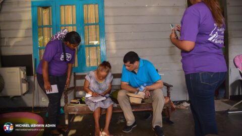 https://michaelashwinadhin.com/wp-content/uploads/2025/03/MAA-Huis-aan-Huis-Welgelegen-23-03-2025-Michael-Ashwin-Adhin-NDP-Suriname-50.jpg